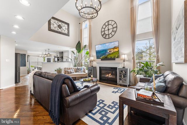 19 CHAMBORD LN, Voorhees, NJ 08043