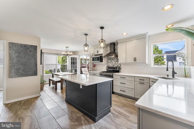19 CHAMBORD LN, Voorhees, NJ 08043