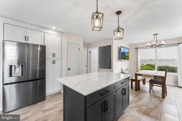 19 CHAMBORD LN, Voorhees, NJ 08043