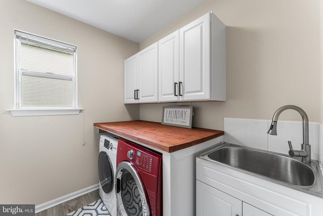 19 CHAMBORD LN, Voorhees, NJ 08043