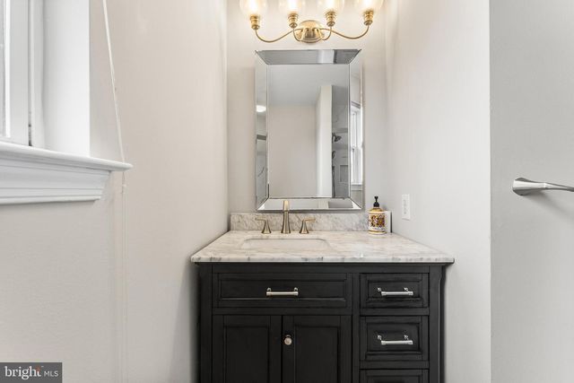 19 CHAMBORD LN, Voorhees, NJ 08043