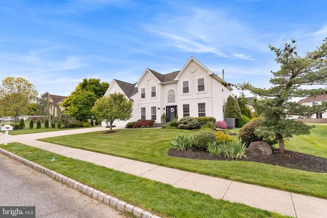 19 CHAMBORD LN, Voorhees, NJ 08043