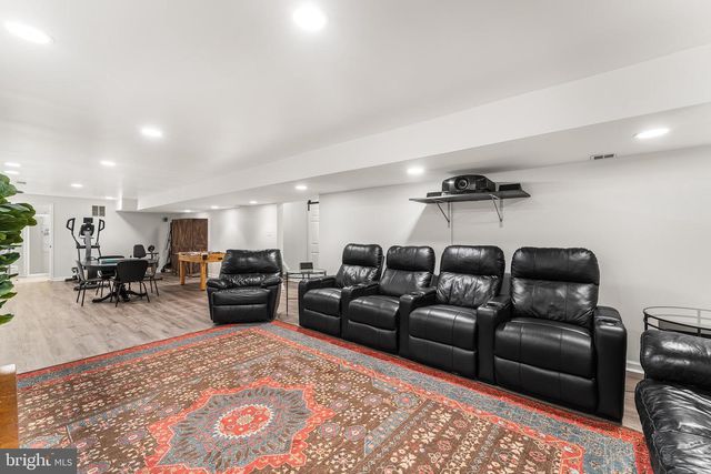 19 CHAMBORD LN, Voorhees, NJ 08043