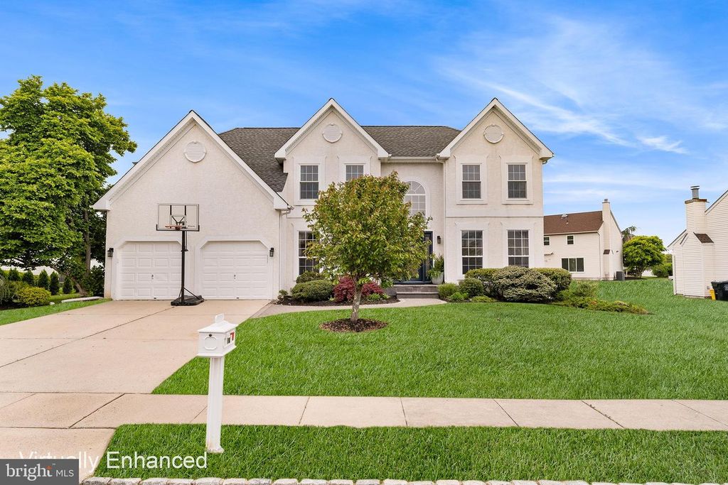 19 CHAMBORD LN, Voorhees, NJ 08043