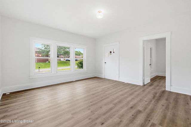 7210 Vaughn Mill Rd, Louisville, KY 40228