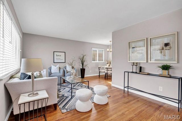 3279 Regal Place, St Louis, MO 63139