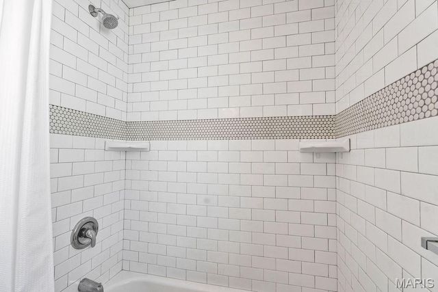 3279 Regal Place, St Louis, MO 63139