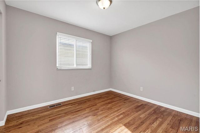 3279 Regal Place, St Louis, MO 63139