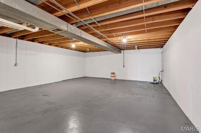 3279 Regal Place, St Louis, MO 63139