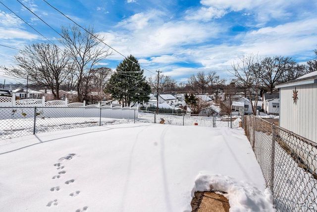 3279 Regal Place, St Louis, MO 63139