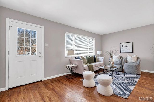 3279 Regal Place, St Louis, MO 63139