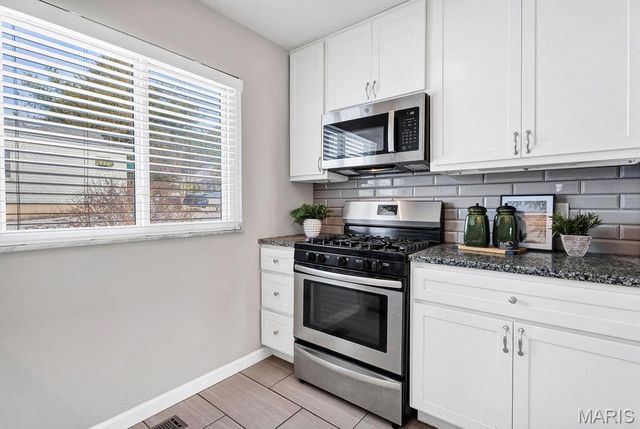 3279 Regal Place, St Louis, MO 63139