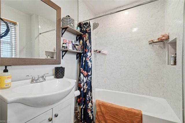 15 Sampson PL, Portsmouth, VA 23702