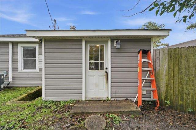 15 Sampson PL, Portsmouth, VA 23702