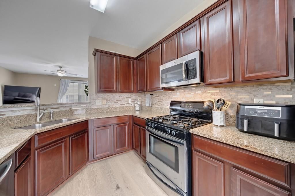 Image 10 of property listing at 3557 Chattahoochee Summit Lane 23, Atlanta, GA 30339