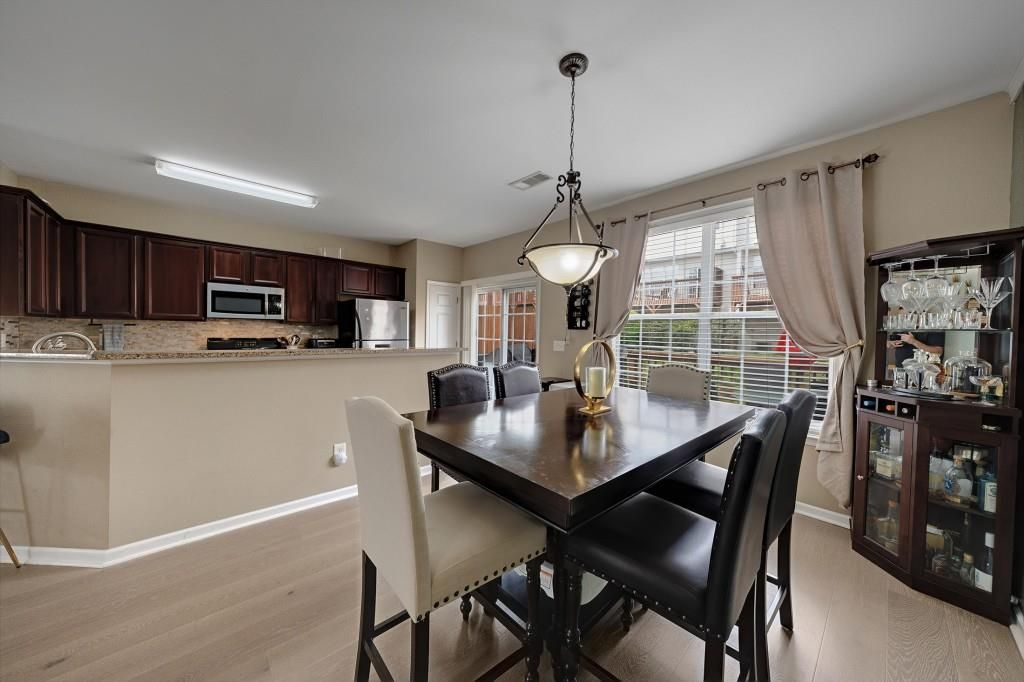 Image 13 of property listing at 3557 Chattahoochee Summit Lane 23, Atlanta, GA 30339