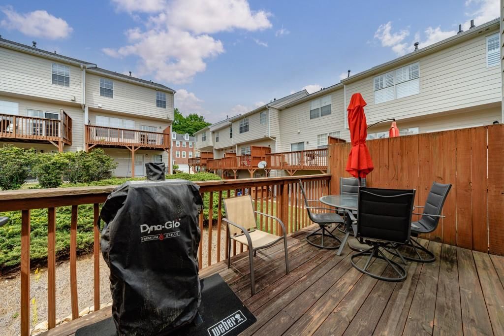 Image 14 of property listing at 3557 Chattahoochee Summit Lane 23, Atlanta, GA 30339