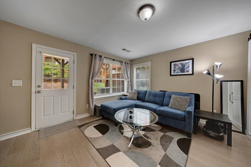 Image 29 of property listing at 3557 Chattahoochee Summit Lane 23, Atlanta, GA 30339
