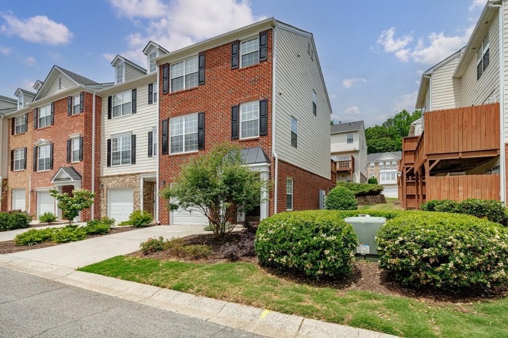 Image 35 of property listing at 3557 Chattahoochee Summit Lane 23, Atlanta, GA 30339