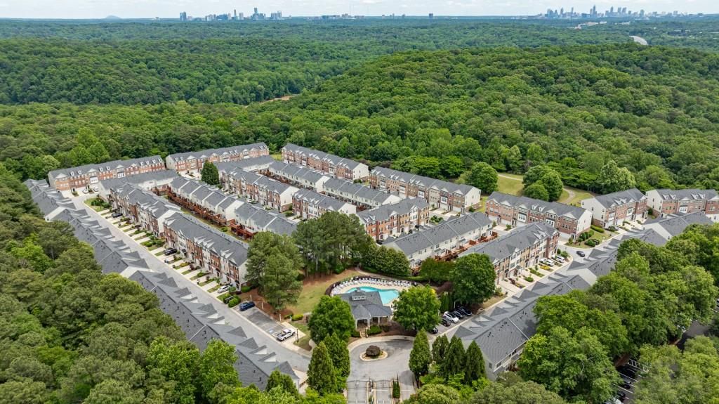 Image 41 of property listing at 3557 Chattahoochee Summit Lane 23, Atlanta, GA 30339