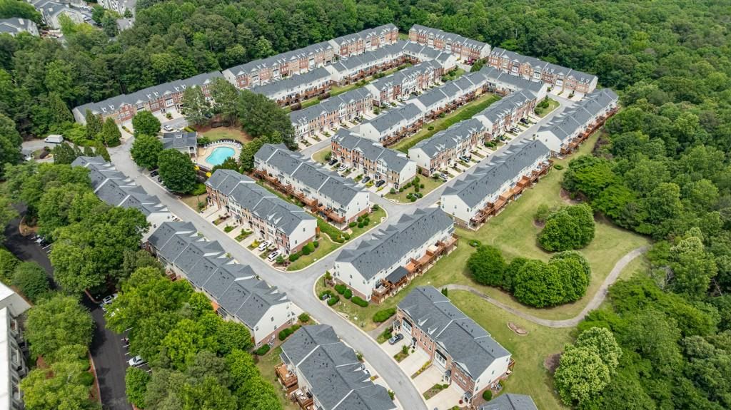 Image 44 of property listing at 3557 Chattahoochee Summit Lane 23, Atlanta, GA 30339