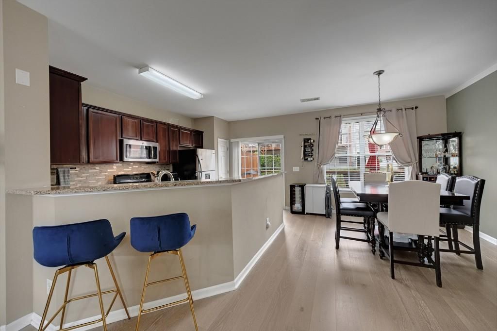 Image 6 of property listing at 3557 Chattahoochee Summit Lane 23, Atlanta, GA 30339