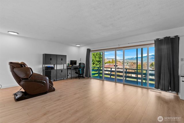 1117 Appleland Drive, Wenatchee, WA 98801