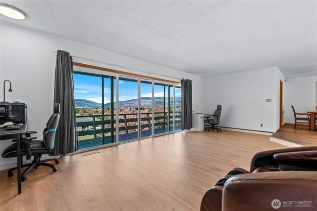 1117 Appleland Drive, Wenatchee, WA 98801