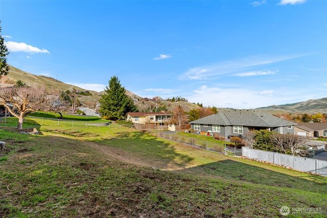 1117 Appleland Drive, Wenatchee, WA 98801