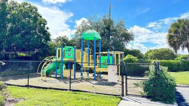 8821 Wiles Road 101, Coral Springs, FL 33067