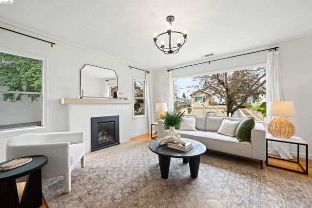 3712 3712 Maple Ave, Oakland, CA 94602