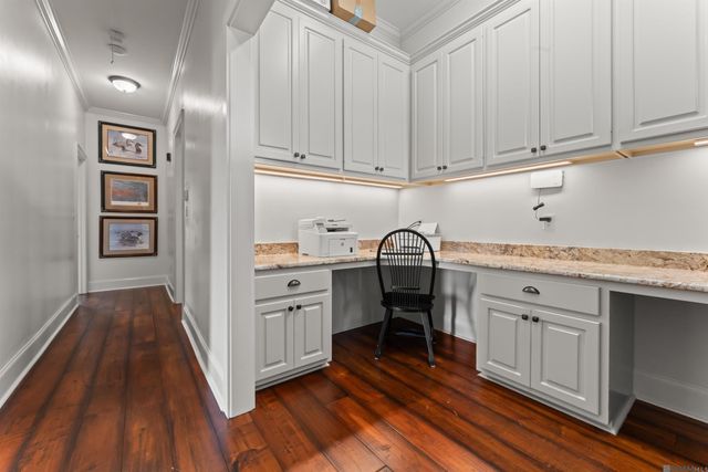 17608 Lake Vista Dr, Greenwell Springs, LA 70739