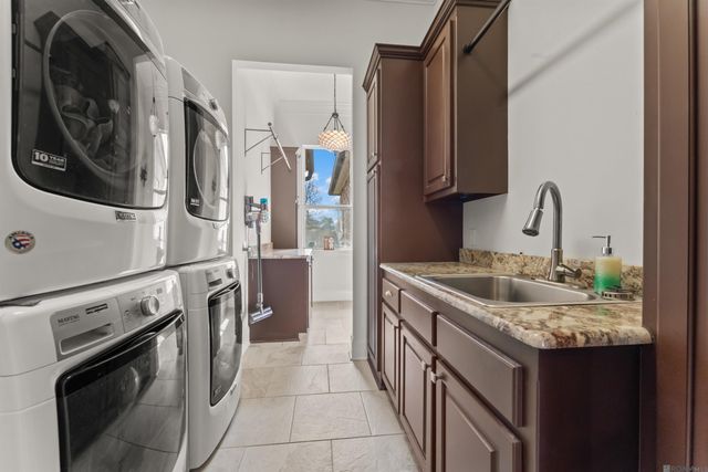 17608 Lake Vista Dr, Greenwell Springs, LA 70739