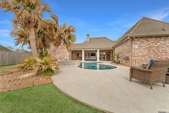 17608 Lake Vista Dr, Greenwell Springs, LA 70739