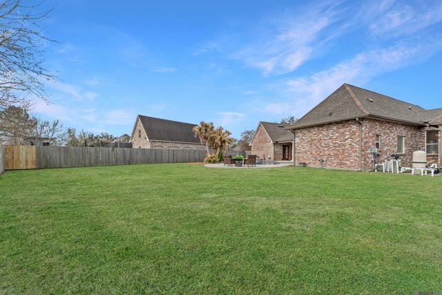 17608 Lake Vista Dr, Greenwell Springs, LA 70739