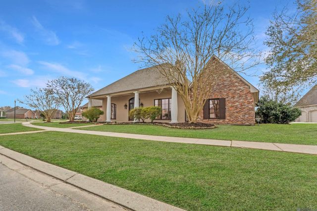 17608 Lake Vista Dr, Greenwell Springs, LA 70739