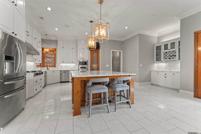 17608 Lake Vista Dr, Greenwell Springs, LA 70739