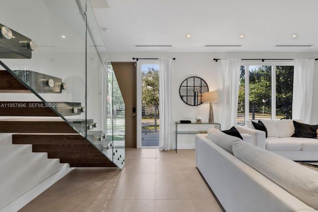 2851 SW 33rd Ct 2851, Miami, FL 33133