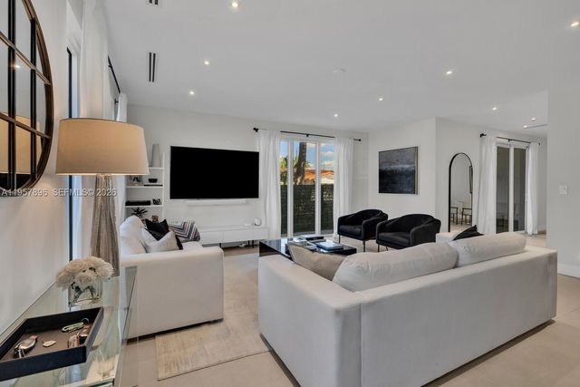 2851 SW 33rd Ct 2851, Miami, FL 33133