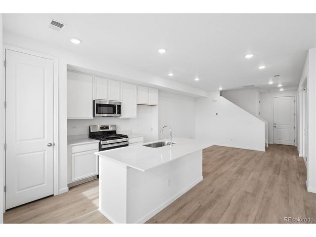 24121 E 30th Pl, Aurora, CO 80019