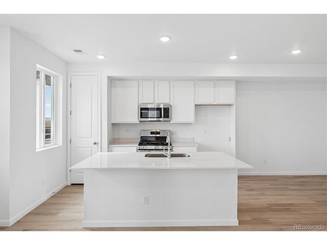 24121 E 30th Pl, Aurora, CO 80019