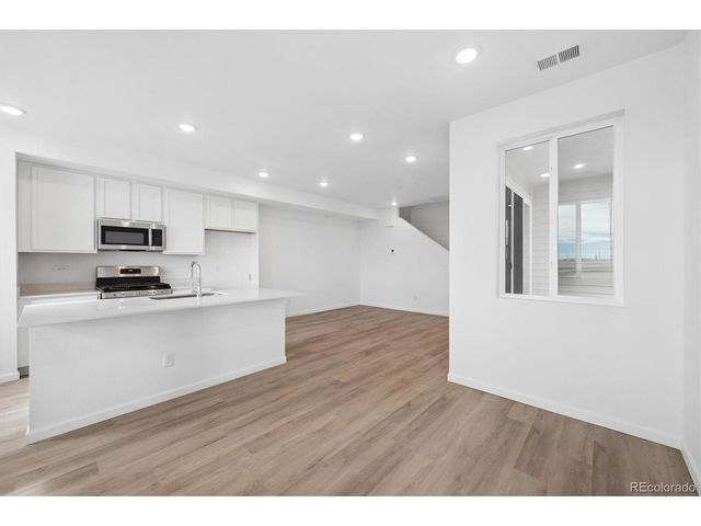 24121 E 30th Pl, Aurora, CO 80019