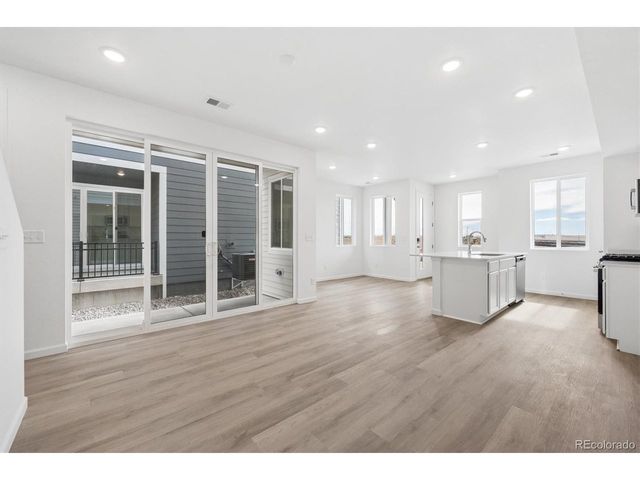 24121 E 30th Pl, Aurora, CO 80019