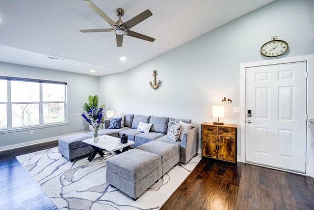 2011 N Highway 17, Mount Pleasant, SC 29466