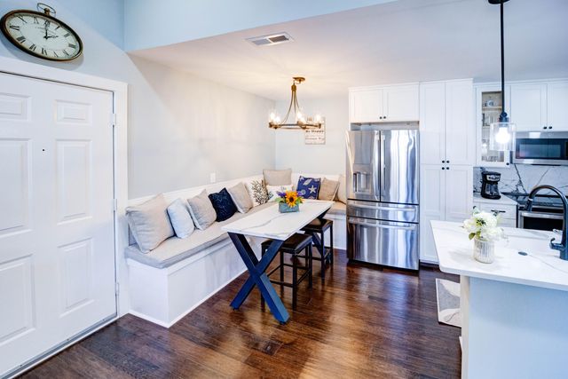 2011 N Highway 17, Mount Pleasant, SC 29466