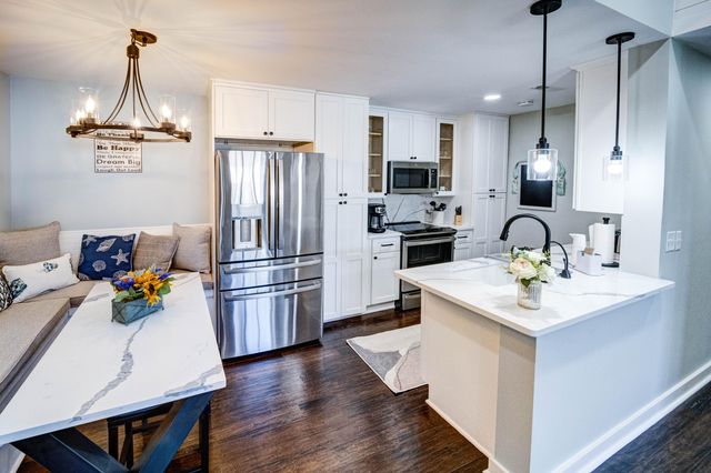2011 N Highway 17, Mount Pleasant, SC 29466