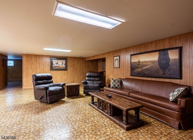35 Hillside Ave, Netcong Boro, NJ 07857