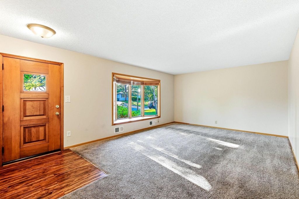 8500 Quinn Avenue S, Bloomington, MN 55437 — photo 4