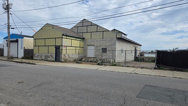 1510 Padanaram Ave, New Bedford, MA 02740