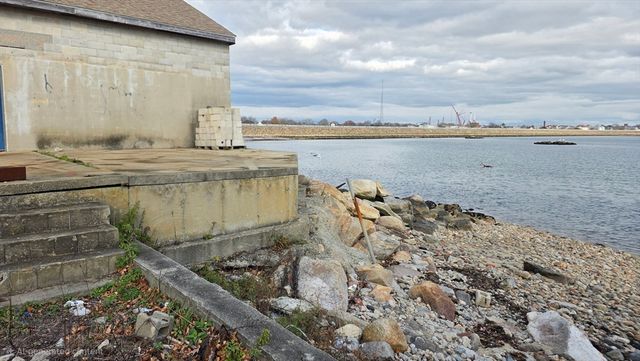 1510 Padanaram Ave, New Bedford, MA 02740